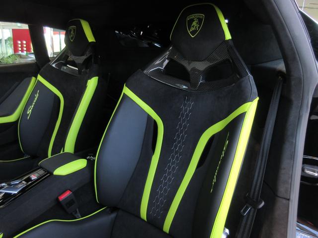 ウラカン 　ステラ―ト　世界限定１４９９台　１オーナー　Ｍｏｒｕｓ１９インチ鍛造ＡＷ＆Ｖｅｒｄｅ　Ｓｃａｎｄａｌリム　スタイルＰＫＧ（グリジオチタン）　　レーザーグラフィック付ステラ―トトリム　スポーツシート（24枚目）