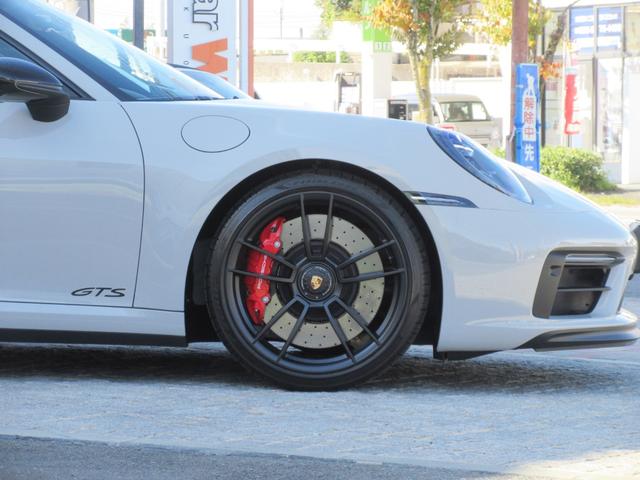 ９１１ ９１１カレラＧＴＳ　左ハンドル　７速ＭＴ　スポーツクロノＰＫＧ　ＬＥＤマトリックスヘッドライト　スポーツエグゾースト　カーボンインテリアＰＫＧ　２０／２１インチターボＳホイール　シートヒーター　ＯＰボディカラー（8枚目）