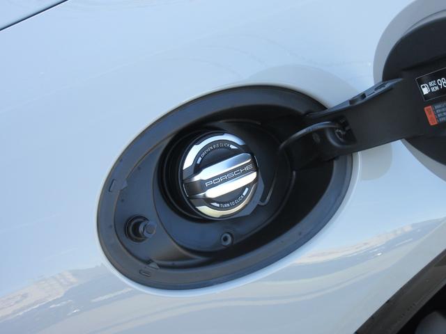 ９１１ ９１１カレラＧＴＳ　左ハンドル　７速ＭＴ　スポーツクロノＰＫＧ　ＬＥＤマトリックスヘッドライト　スポーツエグゾースト　カーボンインテリアＰＫＧ　２０／２１インチターボＳホイール　シートヒーター　ＯＰボディカラー（12枚目）