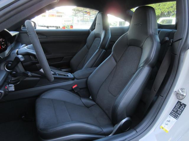 ９１１ ９１１カレラＧＴＳ　左ハンドル　７速ＭＴ　スポーツクロノＰＫＧ　ＬＥＤマトリックスヘッドライト　スポーツエグゾースト　カーボンインテリアＰＫＧ　２０／２１インチターボＳホイール　シートヒーター　ＯＰボディカラー（17枚目）