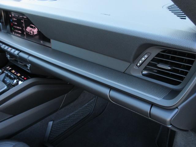 ９１１ ９１１カレラＧＴＳ　左ハンドル　７速ＭＴ　スポーツクロノＰＫＧ　ＬＥＤマトリックスヘッドライト　スポーツエグゾースト　カーボンインテリアＰＫＧ　２０／２１インチターボＳホイール　シートヒーター　ＯＰボディカラー（22枚目）