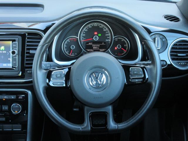 ザ・ビートル デザインマイスター　レザーシートＰＫＧ　レザーシート　スポーツシート　シートヒーター　１７インチＡＷ　Ｖｏｌｋｓｗａｇｅｎ純正ナビゲーション（７１６ＳＤＣＷ）　ブラインドスポットディテクション　リアビューカメラ（26枚目）