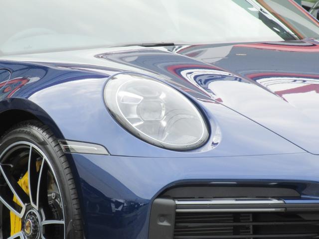 ９１１ ９１１ターボＳ　スポーツクロノＰ　フロントリフター　２０／２１インチＡＷ　　ＰＣＣＢ　プライバシーガラス　レザーインテリア　シートヒーター＆ベンチレーション　ナイトビューアシスト　レーンチェンジアシスト（6枚目）