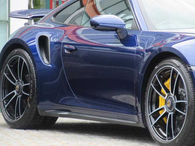 ９１１ ９１１ターボＳ　スポーツクロノＰ　フロントリフター　２０／２１インチＡＷ　　ＰＣＣＢ　プライバシーガラス　レザーインテリア　シートヒーター＆ベンチレーション　ナイトビューアシスト　レーンチェンジアシスト（8枚目）