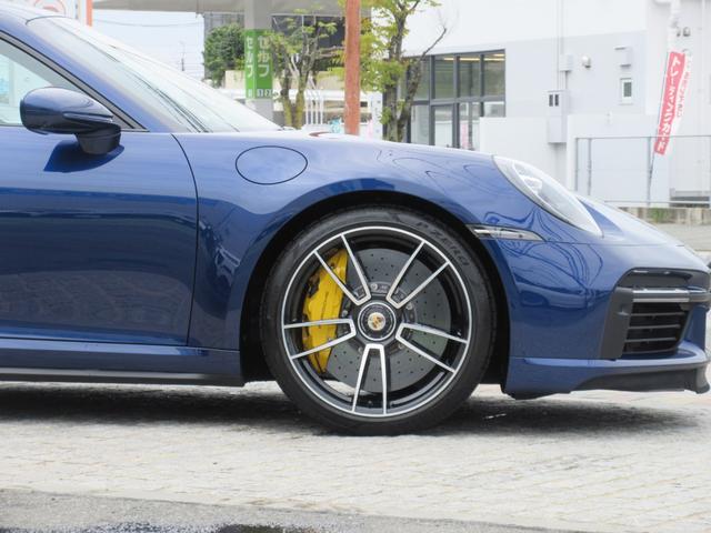 ９１１ ９１１ターボＳ　スポーツクロノＰ　フロントリフター　２０／２１インチＡＷ　　ＰＣＣＢ　プライバシーガラス　レザーインテリア　シートヒーター＆ベンチレーション　ナイトビューアシスト　レーンチェンジアシスト（9枚目）