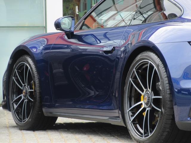 ９１１ ９１１ターボＳ　スポーツクロノＰ　フロントリフター　２０／２１インチＡＷ　　ＰＣＣＢ　プライバシーガラス　レザーインテリア　シートヒーター＆ベンチレーション　ナイトビューアシスト　レーンチェンジアシスト（18枚目）