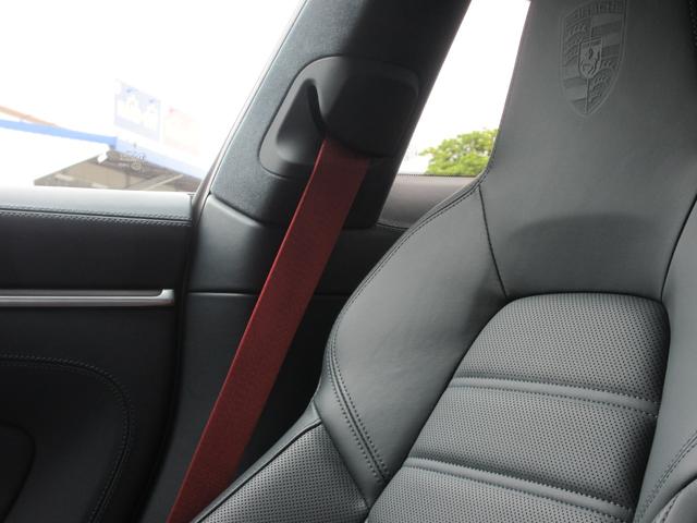９１１ ９１１ターボＳ　スポーツクロノＰ　フロントリフター　２０／２１インチＡＷ　　ＰＣＣＢ　プライバシーガラス　レザーインテリア　シートヒーター＆ベンチレーション　ナイトビューアシスト　レーンチェンジアシスト（26枚目）