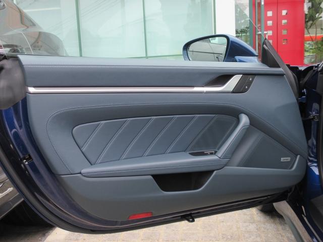 ９１１ ９１１ターボＳ　スポーツクロノＰ　フロントリフター　２０／２１インチＡＷ　　ＰＣＣＢ　プライバシーガラス　レザーインテリア　シートヒーター＆ベンチレーション　ナイトビューアシスト　レーンチェンジアシスト（29枚目）