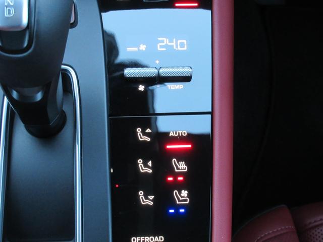 マカン マカンＧＴＳ　パノラマルーフ　２１インチＡＷ　拡張レザーＰＫＧ　シートベンチレーション　１８ｗａｙアダプティブスポーツシート　メーター＆クロノ（ボルドーレッド）　スポーツエグゾースト　エアサス（43枚目）