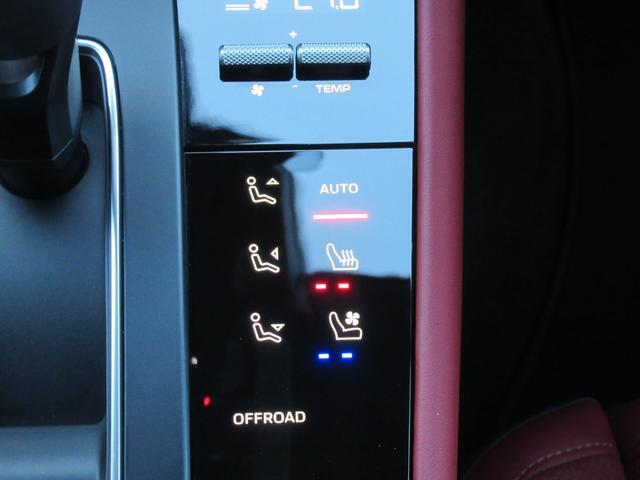 マカン マカンＧＴＳ　パノラマルーフ　２１インチＡＷ　拡張レザーＰＫＧ　シートベンチレーション　１８ｗａｙアダプティブスポーツシート　メーター＆クロノ（ボルドーレッド）　スポーツエグゾースト　エアサス（44枚目）