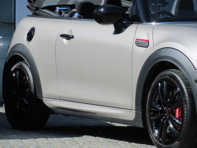 MINI JCW コンバーチブルプレミアム+P JCWトリム JCWトリム MINI Yoursソフトトップ 17インチAW LEDヘッドライト シートヒーター アンビエントライト MINIドライビングモード リアビューカメラ PDC ACC HUD(7枚目)