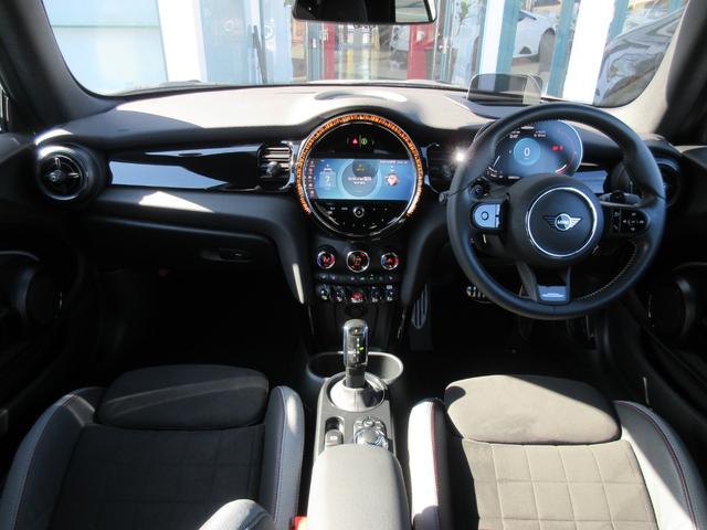 MINI JCW コンバーチブルプレミアム+P JCWトリム JCWトリム MINI Yoursソフトトップ 17インチAW LEDヘッドライト シートヒーター アンビエントライト MINIドライビングモード リアビューカメラ PDC ACC HUD(20枚目)