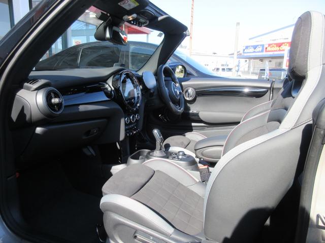 MINI JCW コンバーチブルプレミアム+P JCWトリム JCWトリム MINI Yoursソフトトップ 17インチAW LEDヘッドライト シートヒーター アンビエントライト MINIドライビングモード リアビューカメラ PDC ACC HUD(27枚目)