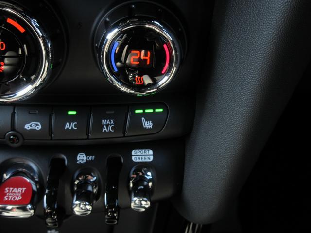 MINI JCW コンバーチブルプレミアム+P JCWトリム JCWトリム MINI Yoursソフトトップ 17インチAW LEDヘッドライト シートヒーター アンビエントライト MINIドライビングモード リアビューカメラ PDC ACC HUD(44枚目)