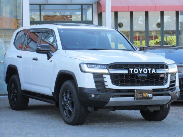 ランドクルーザー ＧＲスポーツ　１オーナー　クールボックス　寒冷地仕様　タイヤ空気圧警報システム（ＴＰＷＳ）　ムーンルーフ　パノラミックビューモニター　本革シート　シートヒーター＆ベンチレーション（3枚目）