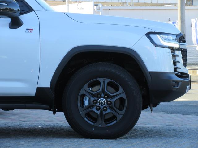 ランドクルーザー ＧＲスポーツ　１オーナー　クールボックス　寒冷地仕様　タイヤ空気圧警報システム（ＴＰＷＳ）　ムーンルーフ　パノラミックビューモニター　本革シート　シートヒーター＆ベンチレーション（12枚目）