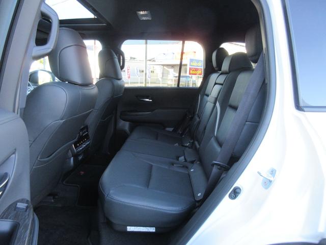 ランドクルーザー ＧＲスポーツ　１オーナー　クールボックス　寒冷地仕様　タイヤ空気圧警報システム（ＴＰＷＳ）　ムーンルーフ　パノラミックビューモニター　本革シート　シートヒーター＆ベンチレーション（34枚目）