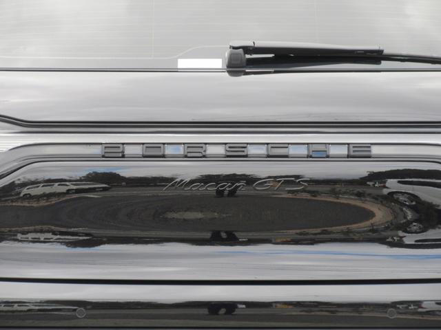 ＰＯＲＳＣＨＥロゴ　（マットブラック）　およびテールゲートモデルバッジ　（マットブラック）