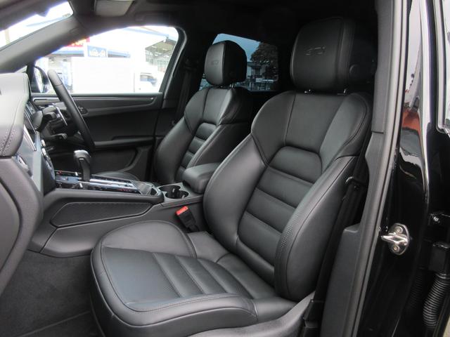 オプション：レザーパッケージ（ブラック）　スポーツシート（フロント、８ｗａｙ電動調節）