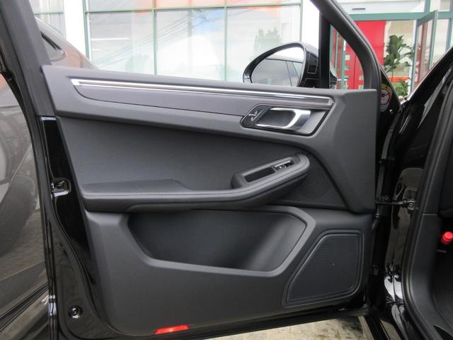 ブラッシュドアルミニウムインテリアパッケージ（ブラック）