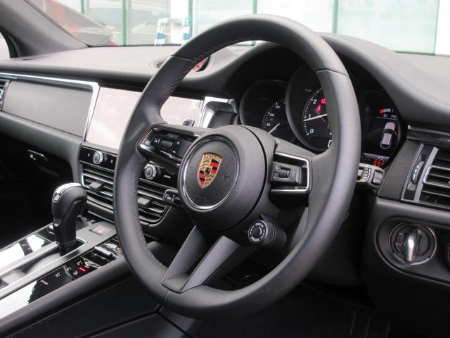 マルチファンクションステアリングホイール（パドルシフト付き）