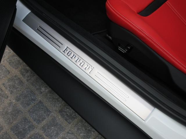 ローマ ベースグレード 1オーナー LED付きカーボンステアリング マグネライドデュアルモードサス サラウンドビューカメラ 20インチ鍛造AW アルミニウムキャリパー スポーツエキゾースト(27枚目)