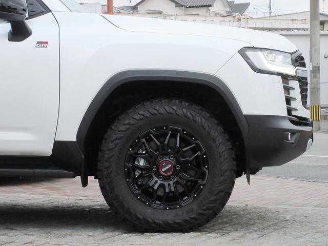 ランドクルーザー ＧＲスポーツ　ＭＯＰ１２．３インチナビ　ＪＢＬプレミアムサウンド　マルチテレインモニター　ルーフレール（ブラック）　ムーンルーフ　本革シート　シートヒーター＆ベンチレーション　ＧＲフロアマット（12枚目）