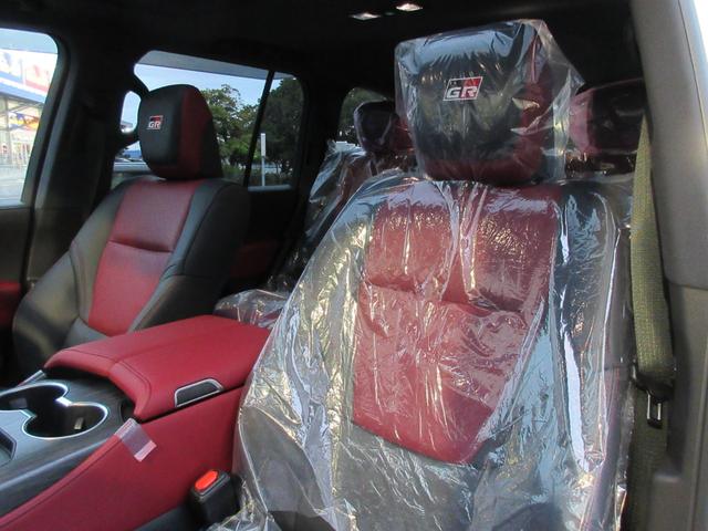 ランドクルーザー ＧＲスポーツ　ＭＯＰ１２．３インチナビ　ＪＢＬプレミアムサウンド　マルチテレインモニター　ルーフレール（ブラック）　ムーンルーフ　本革シート　シートヒーター＆ベンチレーション　ＧＲフロアマット（32枚目）