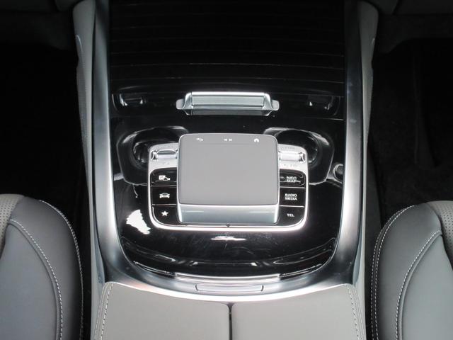 �u���b�N�s�A�m���b�J�[�E�b�h�C���e���A�g����