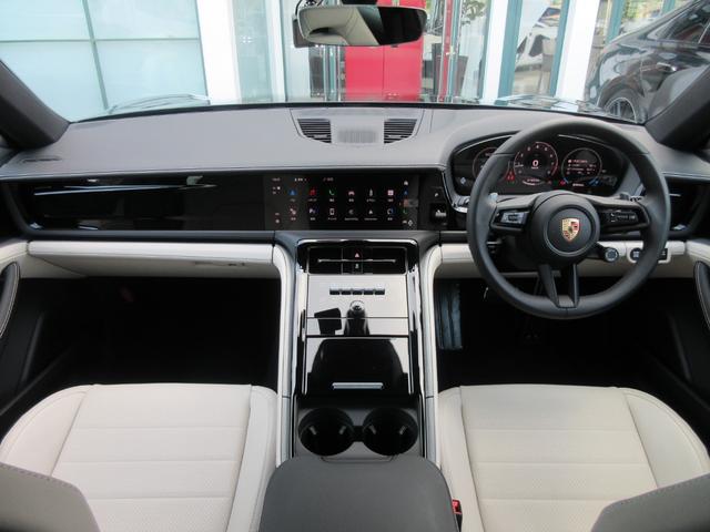 �C���e���A�J���[�F�u���b�N�^�J���n��