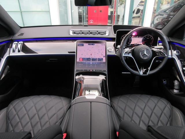 �C���e���A�J���[�F�u���b�N