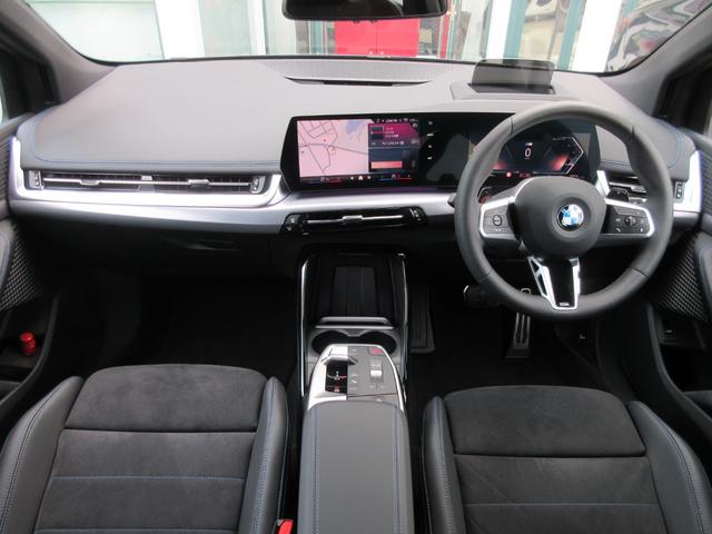 �C���e���A�J���[�F�u���b�N�i�u���[�X�e�b�`�t�j