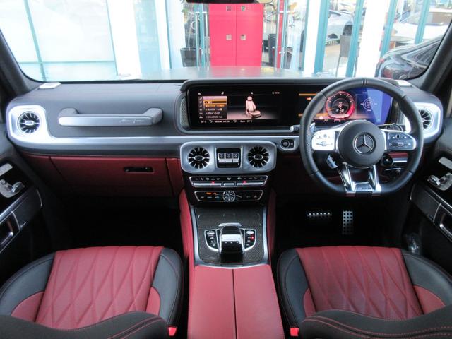 �C���e���A�J���[�F�x���K�����b�h�^�u���b�N