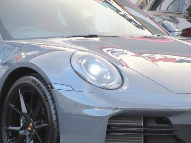 ９１１ ９１１カレラ　レジェンズカラー　Ｓクロノ　Ｓエグゾースト　２０／２１インチカレラＳホイール　ツートーンレザーインテリア　ポルシェクレストヘッドレスト　スポーツシートプラス　クロノ＆メーター（ガーズレッド）（5枚目）