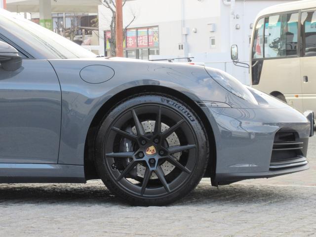 ９１１ ９１１カレラ　レジェンズカラー　Ｓクロノ　Ｓエグゾースト　２０／２１インチカレラＳホイール　ツートーンレザーインテリア　ポルシェクレストヘッドレスト　スポーツシートプラス　クロノ＆メーター（ガーズレッド）（8枚目）