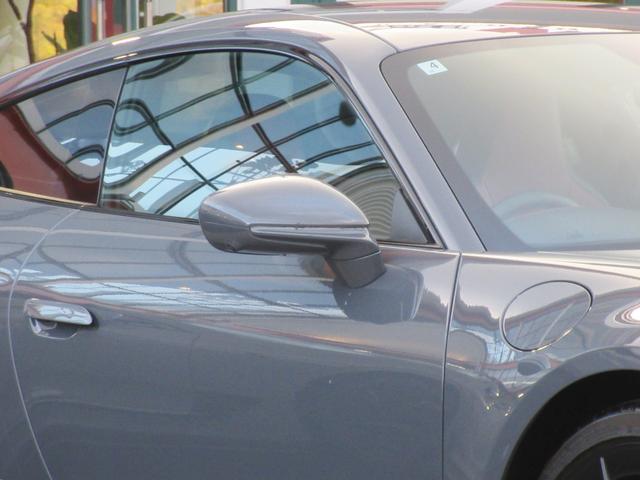 ９１１ ９１１カレラ　レジェンズカラー　Ｓクロノ　Ｓエグゾースト　２０／２１インチカレラＳホイール　ツートーンレザーインテリア　ポルシェクレストヘッドレスト　スポーツシートプラス　クロノ＆メーター（ガーズレッド）（12枚目）