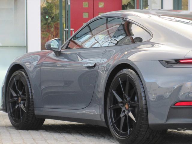 ９１１ ９１１カレラ　レジェンズカラー　Ｓクロノ　Ｓエグゾースト　２０／２１インチカレラＳホイール　ツートーンレザーインテリア　ポルシェクレストヘッドレスト　スポーツシートプラス　クロノ＆メーター（ガーズレッド）（16枚目）