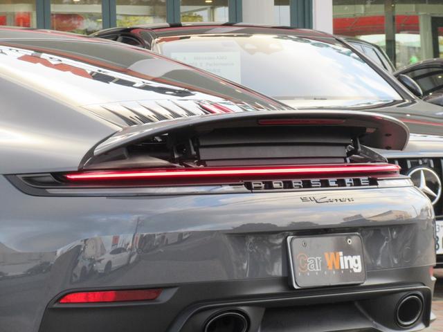 ９１１ ９１１カレラ　レジェンズカラー　Ｓクロノ　Ｓエグゾースト　２０／２１インチカレラＳホイール　ツートーンレザーインテリア　ポルシェクレストヘッドレスト　スポーツシートプラス　クロノ＆メーター（ガーズレッド）（18枚目）
