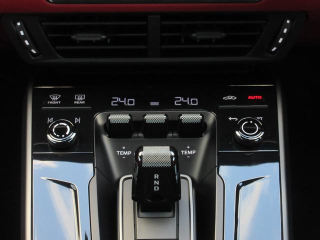 ９１１ ９１１カレラ　レジェンズカラー　Ｓクロノ　Ｓエグゾースト　２０／２１インチカレラＳホイール　ツートーンレザーインテリア　ポルシェクレストヘッドレスト　スポーツシートプラス　クロノ＆メーター（ガーズレッド）（39枚目）