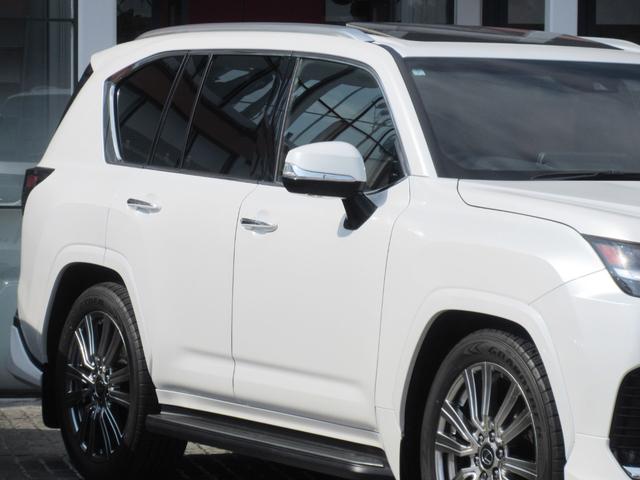 ＬＸ ＬＸ６００　エグゼクティブ　１オーナー　モデリスタエアロ＆サイドステップメタルプレート　マークレビンソン　リヤエンターテイメント　クールボックス　２２インチＡＷ　アートウッドパネル（鷹羽）（12枚目）