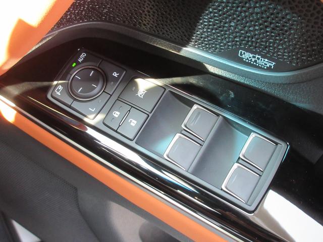 ＬＸ ＬＸ６００　エグゼクティブ　１オーナー　モデリスタエアロ＆サイドステップメタルプレート　マークレビンソン　リヤエンターテイメント　クールボックス　２２インチＡＷ　アートウッドパネル（鷹羽）（53枚目）