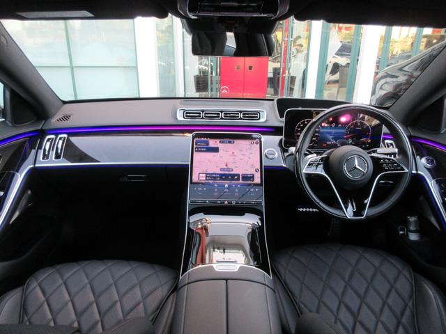 �C���e���A�J���[�F�u���b�N