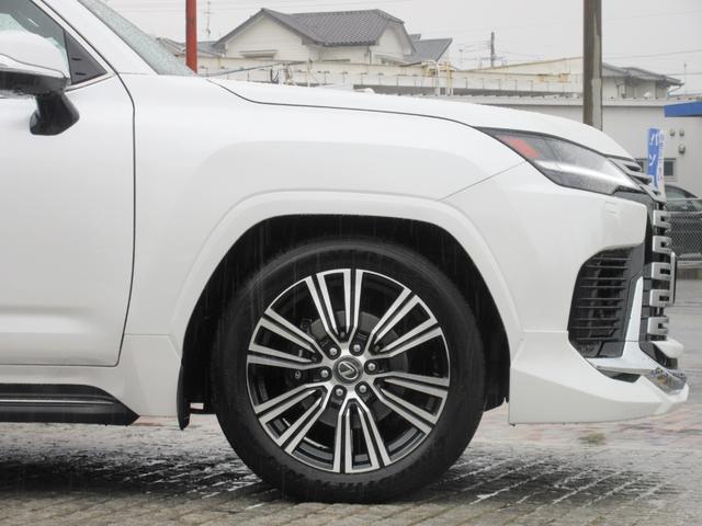 ＬＸ ＬＸ６００　ＭＣ後モデル　マークレビンソン　リヤエンターテイメント　モデリスタエアロ　ＯＰ２２インチアルミホイール　ムーンルーフ　クールボックス　デジタルインナーミラー　ドライブレコーダー　セミアニリン本革シート（10枚目）