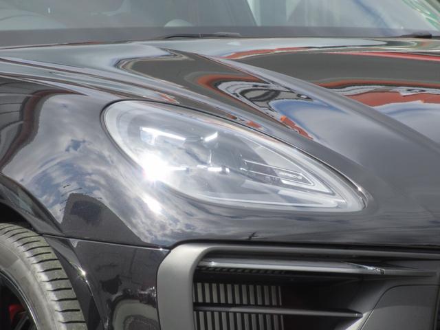 マカン マカンＧＴＳ　パノラマルーフ　スポーツクロノＰＫＧ　スポーツエグゾースト　カーボンインテリアＰＫＧ　レザーＰＫＧ　サイドブレード（エクステリア同色）　プライバシーガラス　ＧＴスポーツステアリング　レッドシートベルト（5枚目）