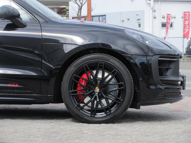 マカン マカンＧＴＳ　パノラマルーフ　スポーツクロノＰＫＧ　スポーツエグゾースト　カーボンインテリアＰＫＧ　レザーＰＫＧ　サイドブレード（エクステリア同色）　プライバシーガラス　ＧＴスポーツステアリング　レッドシートベルト（10枚目）
