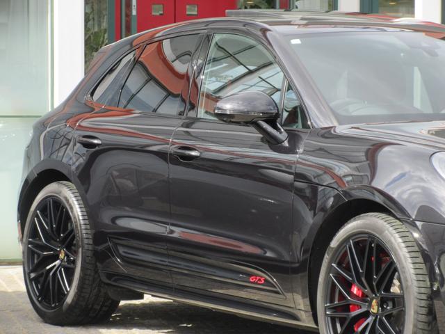 マカン マカンＧＴＳ　パノラマルーフ　スポーツクロノＰＫＧ　スポーツエグゾースト　カーボンインテリアＰＫＧ　レザーＰＫＧ　サイドブレード（エクステリア同色）　プライバシーガラス　ＧＴスポーツステアリング　レッドシートベルト（12枚目）