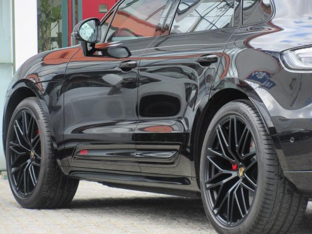 マカン マカンＧＴＳ　パノラマルーフ　スポーツクロノＰＫＧ　スポーツエグゾースト　カーボンインテリアＰＫＧ　レザーＰＫＧ　サイドブレード（エクステリア同色）　プライバシーガラス　ＧＴスポーツステアリング　レッドシートベルト（17枚目）