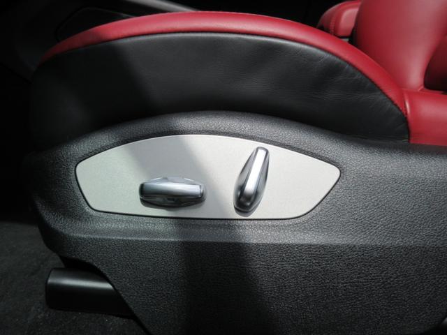 マカン マカンＧＴＳ　パノラマルーフ　スポーツクロノＰＫＧ　スポーツエグゾースト　カーボンインテリアＰＫＧ　レザーＰＫＧ　サイドブレード（エクステリア同色）　プライバシーガラス　ＧＴスポーツステアリング　レッドシートベルト（36枚目）