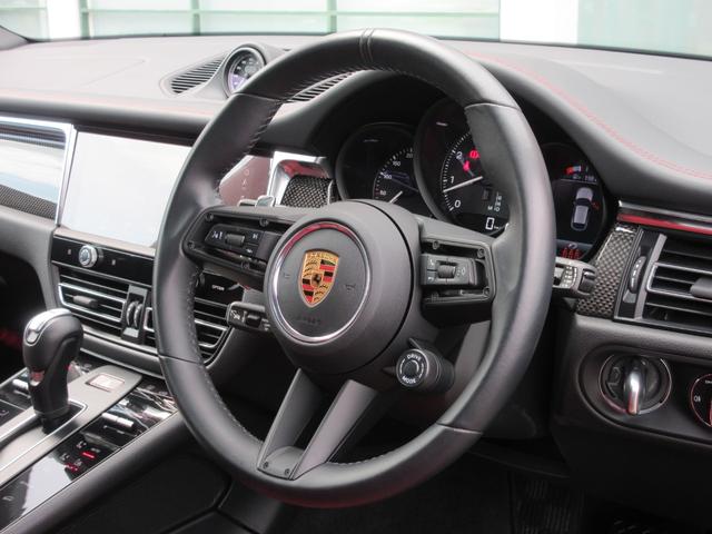 マカン マカンＧＴＳ　パノラマルーフ　スポーツクロノＰＫＧ　スポーツエグゾースト　カーボンインテリアＰＫＧ　レザーＰＫＧ　サイドブレード（エクステリア同色）　プライバシーガラス　ＧＴスポーツステアリング　レッドシートベルト（37枚目）