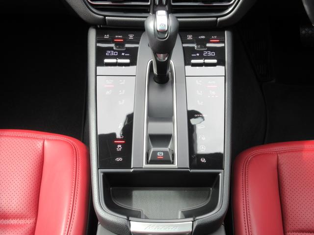 マカン マカンＧＴＳ　パノラマルーフ　スポーツクロノＰＫＧ　スポーツエグゾースト　カーボンインテリアＰＫＧ　レザーＰＫＧ　サイドブレード（エクステリア同色）　プライバシーガラス　ＧＴスポーツステアリング　レッドシートベルト（48枚目）